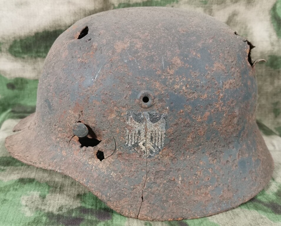 Wehrmacht helmet M40 / from Stalingrad