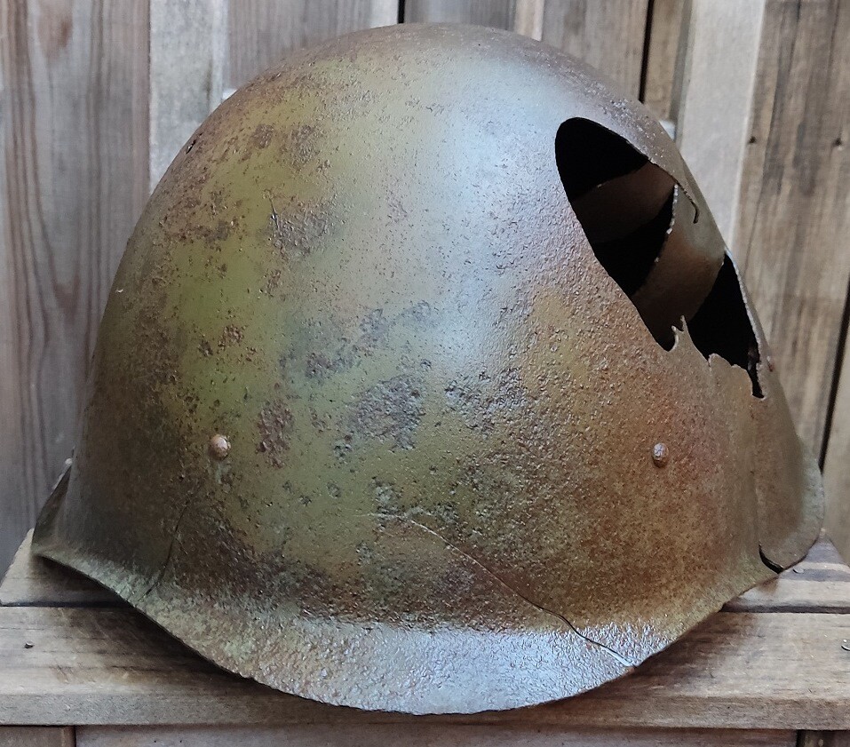 Soviet helmet SSh40 / from Karelia