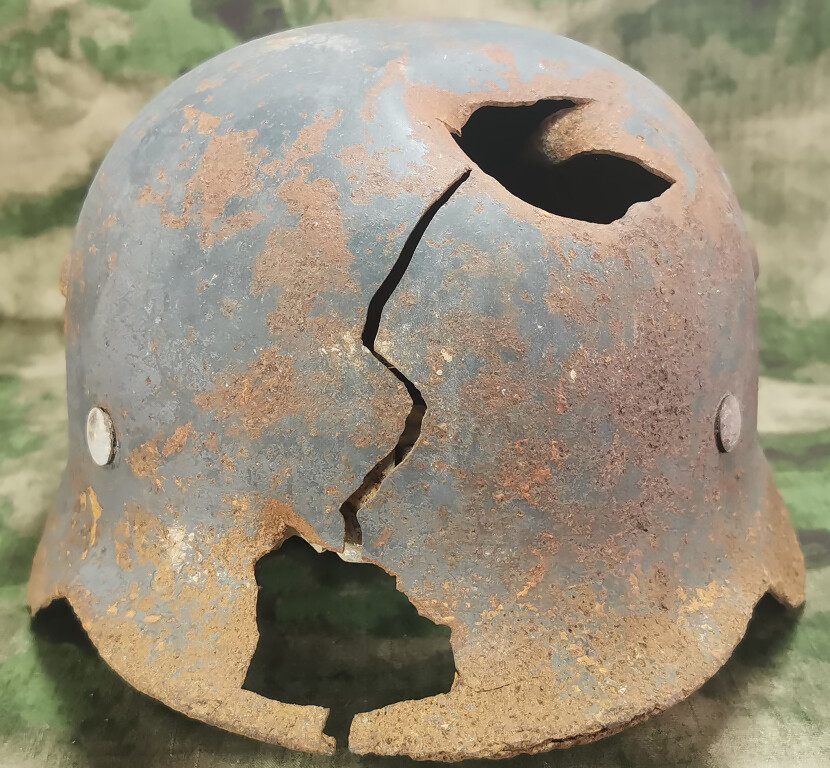 German helmet M35 / from Leningrad