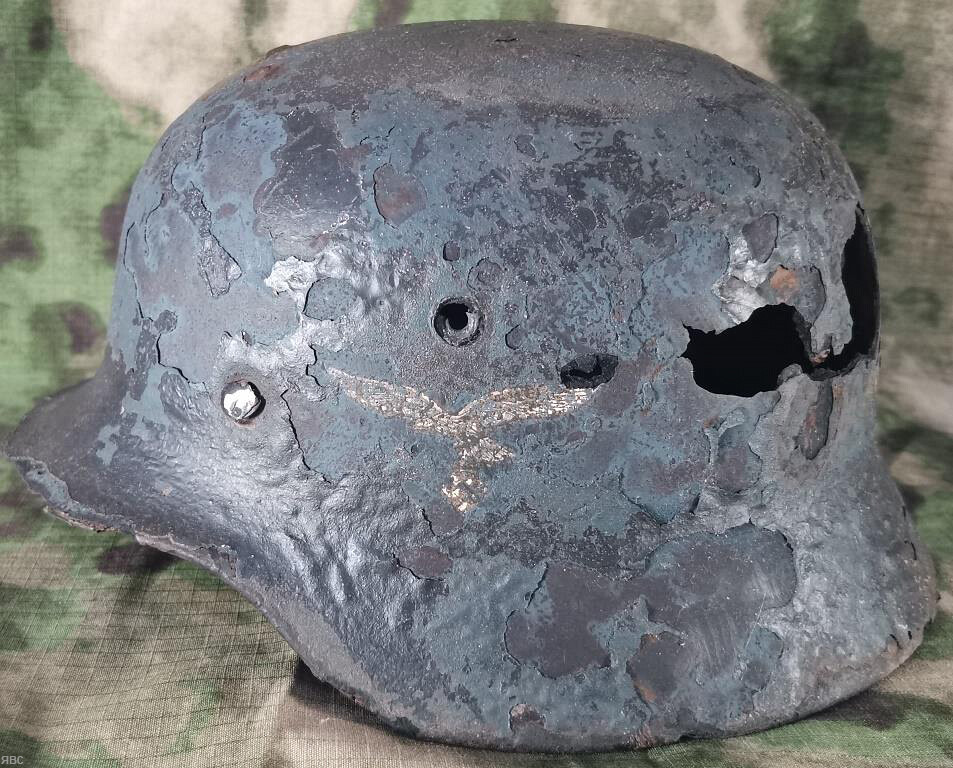 Luftwaffe helmet M40 / from Stalingrad