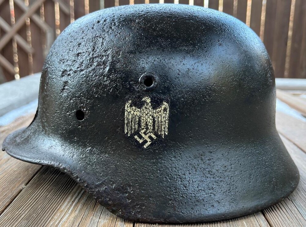 Wehrmacht helmet M40 / from Stalingrad