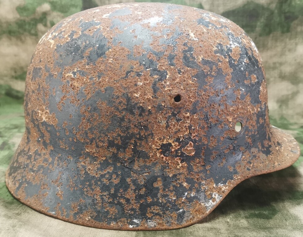 German helmet M35 / from Leningrad