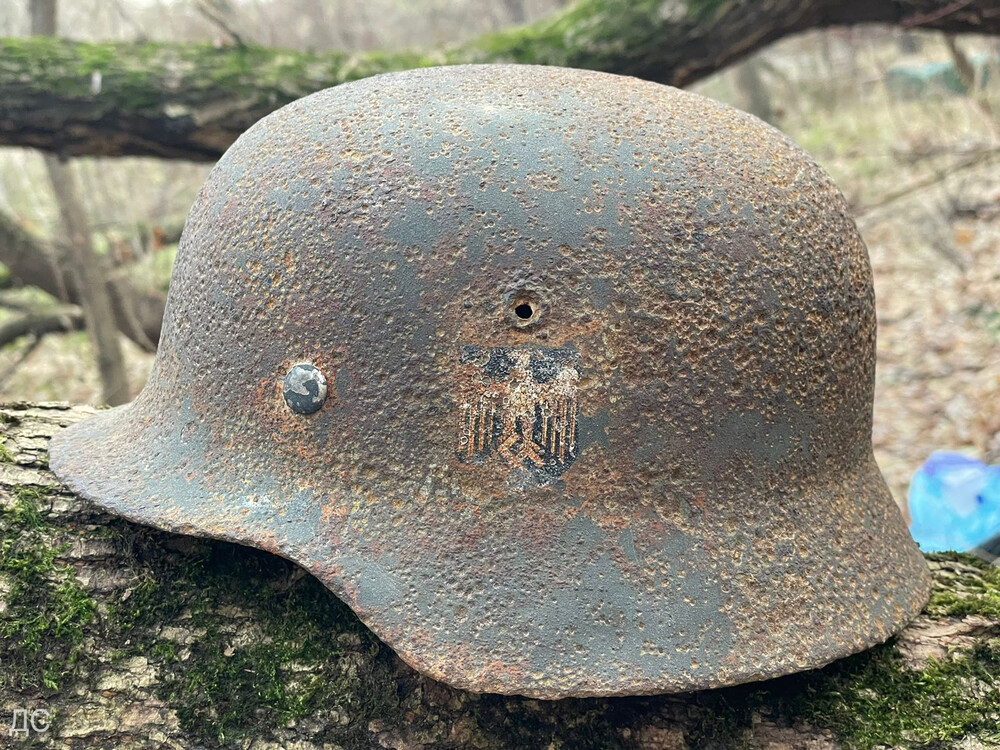 Wehrmacht helmet M40 / from Leningrad