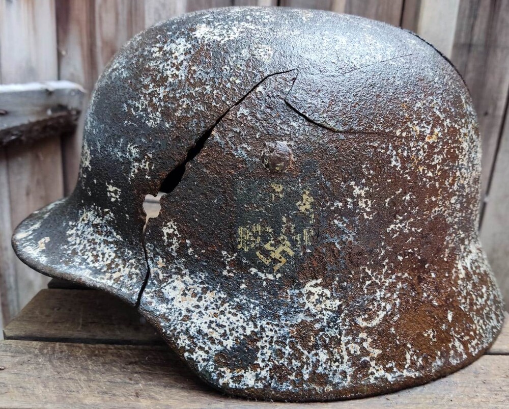 Winter camo Wehrmacht helmet M35 / from Novgorod
