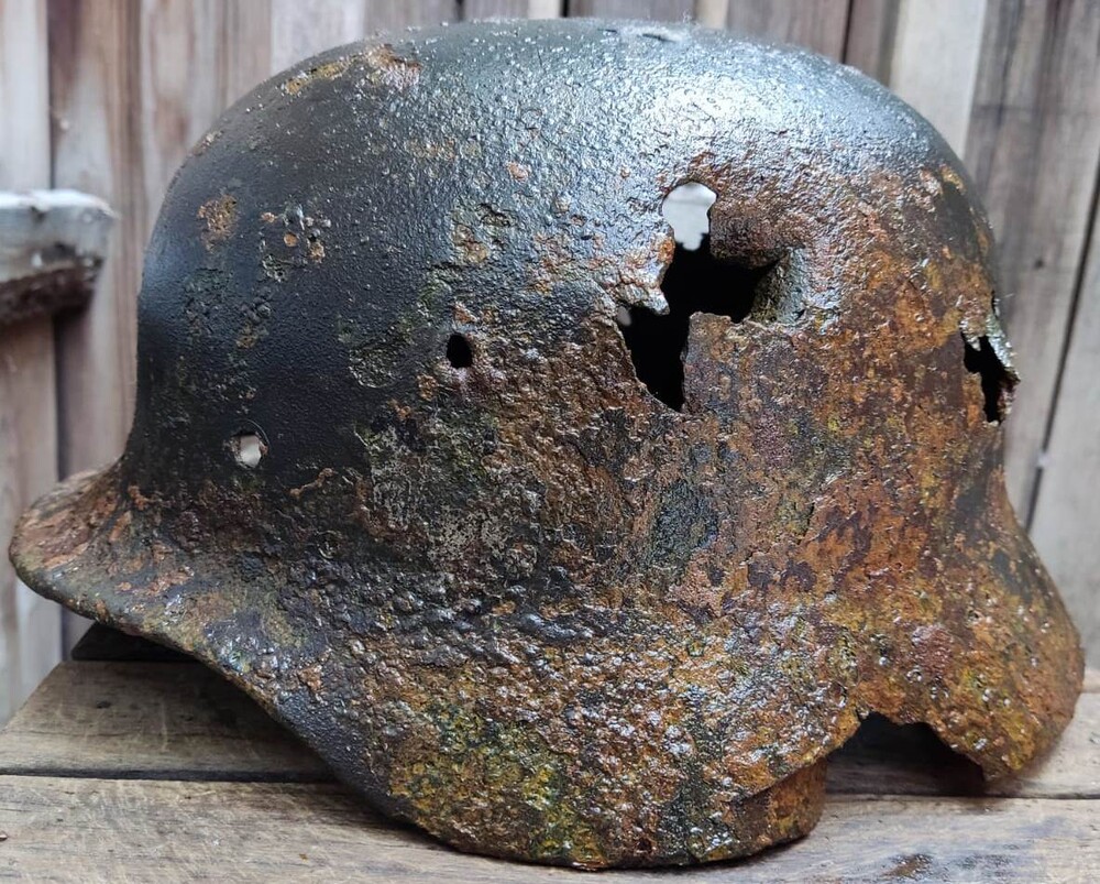 Wehrmacht helmet M40 / from Novgorod