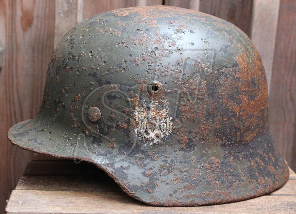 German helmet M35 / from Leningrad