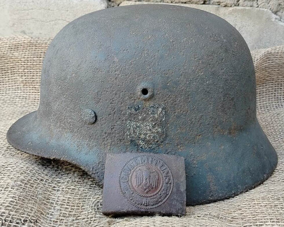 Wehrmacht helmet M40 + belt buckle / from Stalingrad