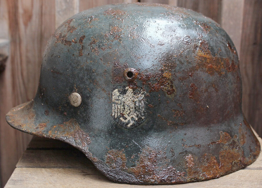 Wehrmacht helmet M35 / from Stalingrad