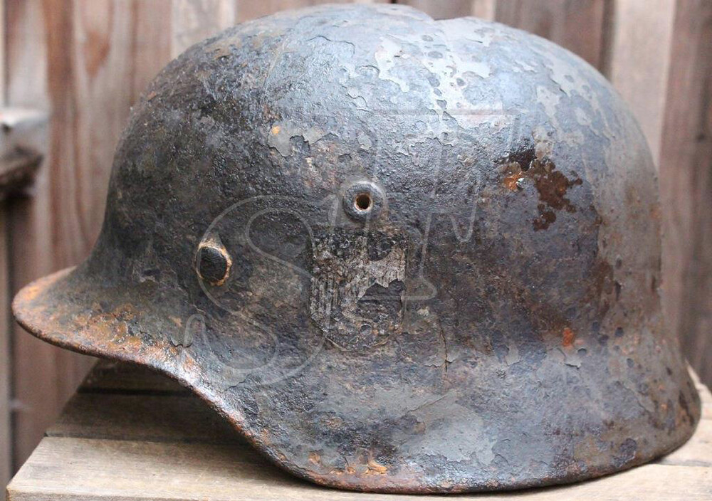 Wehrmacht helmet M40 / from Leningrad