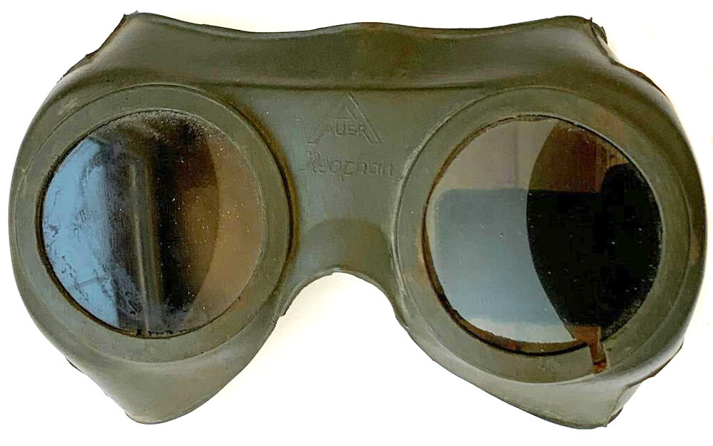 Dustproof glasses