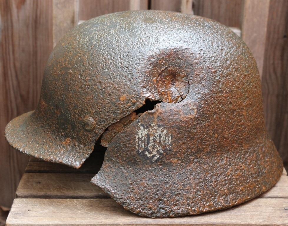 Wehrmacht helmet M40 / from Stalingrad