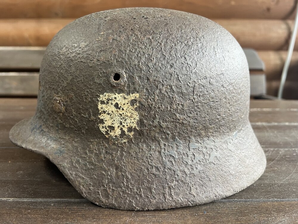 Wehrmacht helmet M40 / from Leningrad