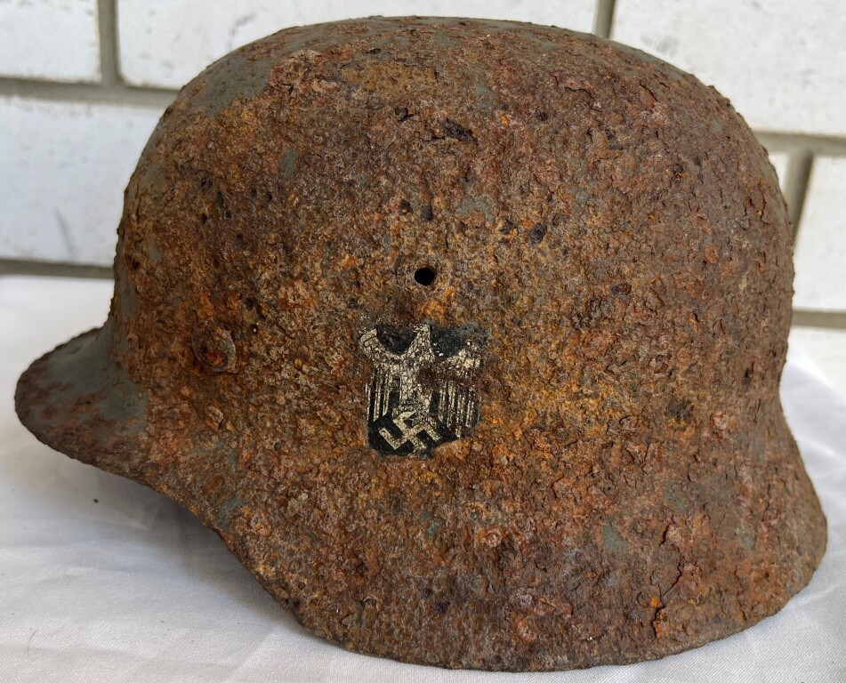 Wehrmacht helmet M40 / from Murmansk