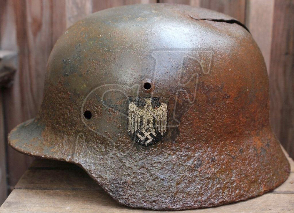 Wehrmacht helmet M35 / from Novgorod