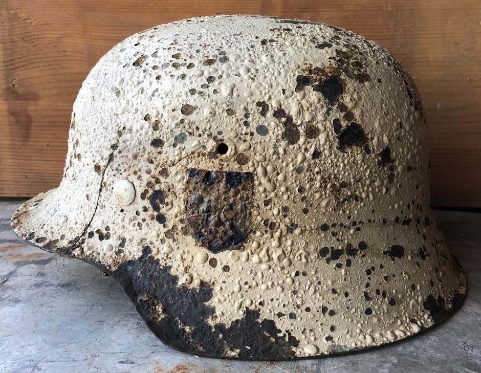 Winter camo Wehrmacht helmet M42 / from Leningrad