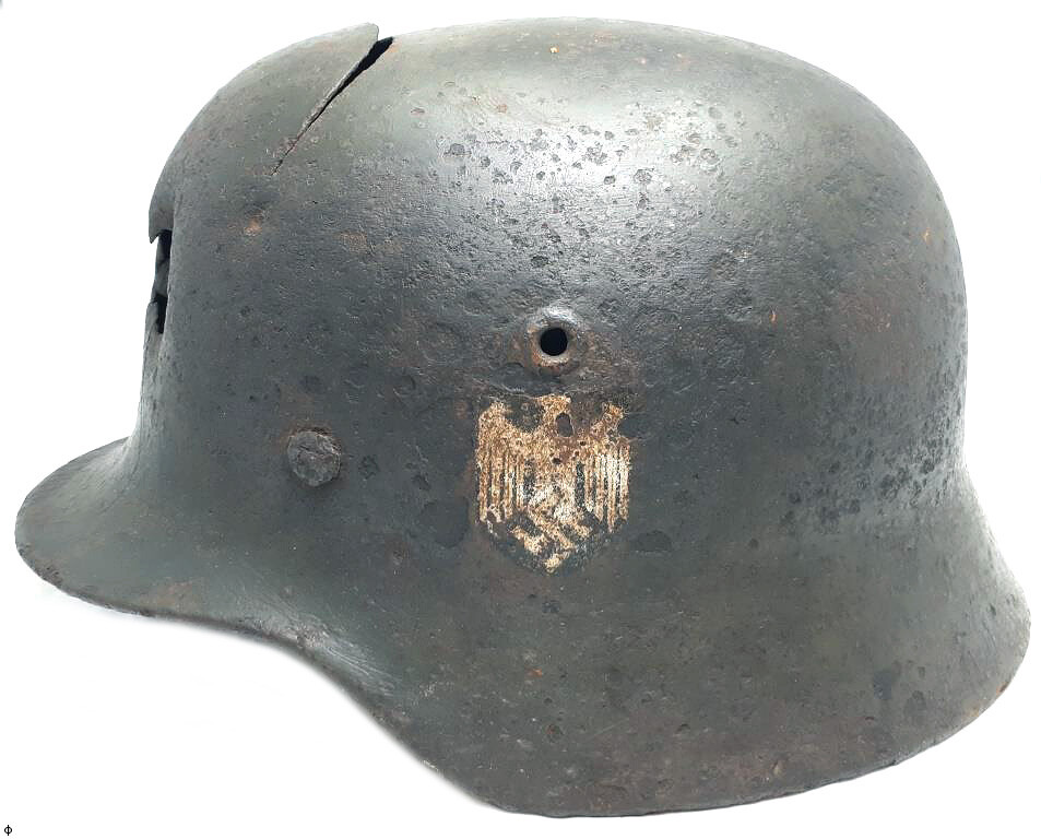 Wehrmacht helmet M40 / from Stalingrad