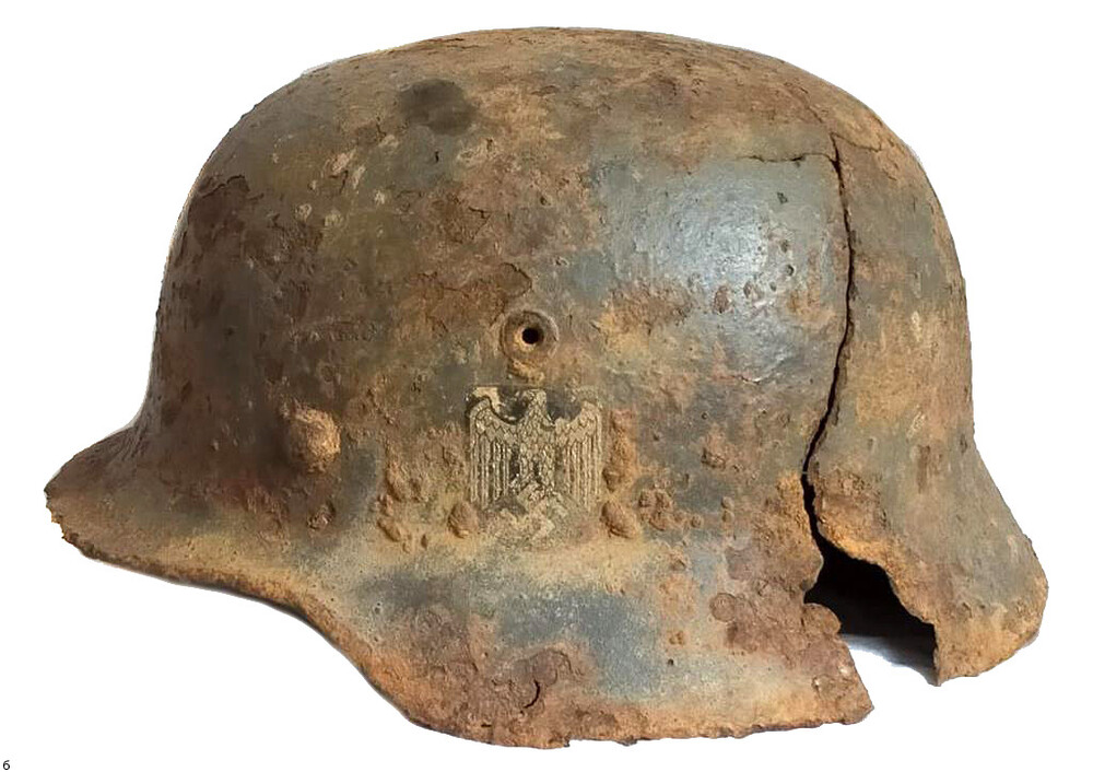 Wehrmacht helmet M40 / from Stalingrad
