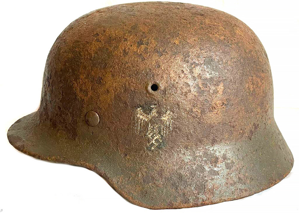 Wehrmacht helmet M40 / from Stalingrad