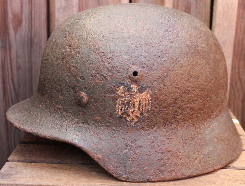 Wehrmacht helmet M35 DD / from Stalingrad