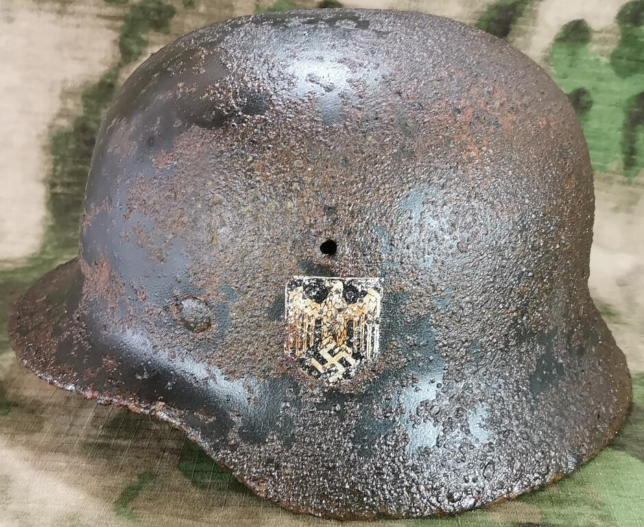 Wehrmacht helmet M40 / from Stalingrad