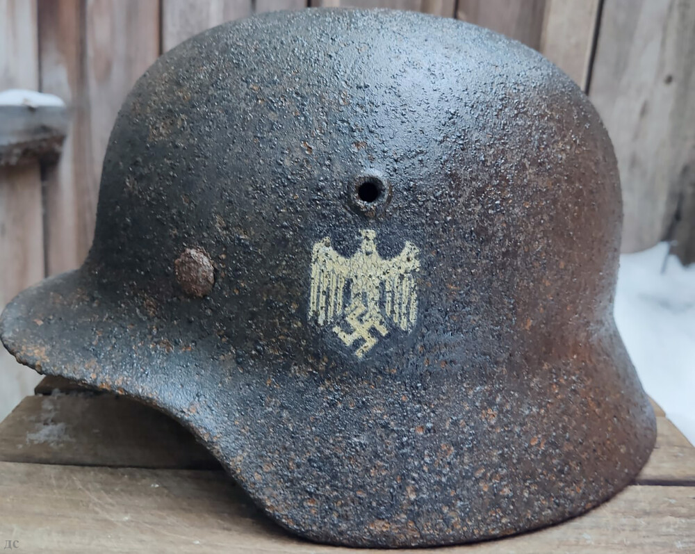 Wehrmacht helmet M40 / from Stalingrad