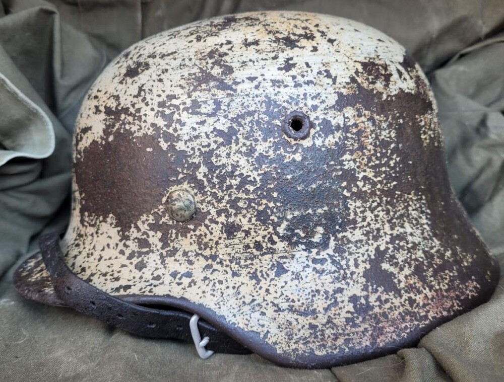 Wehrmacht winter camo helmet M40 / from Northern Karelia