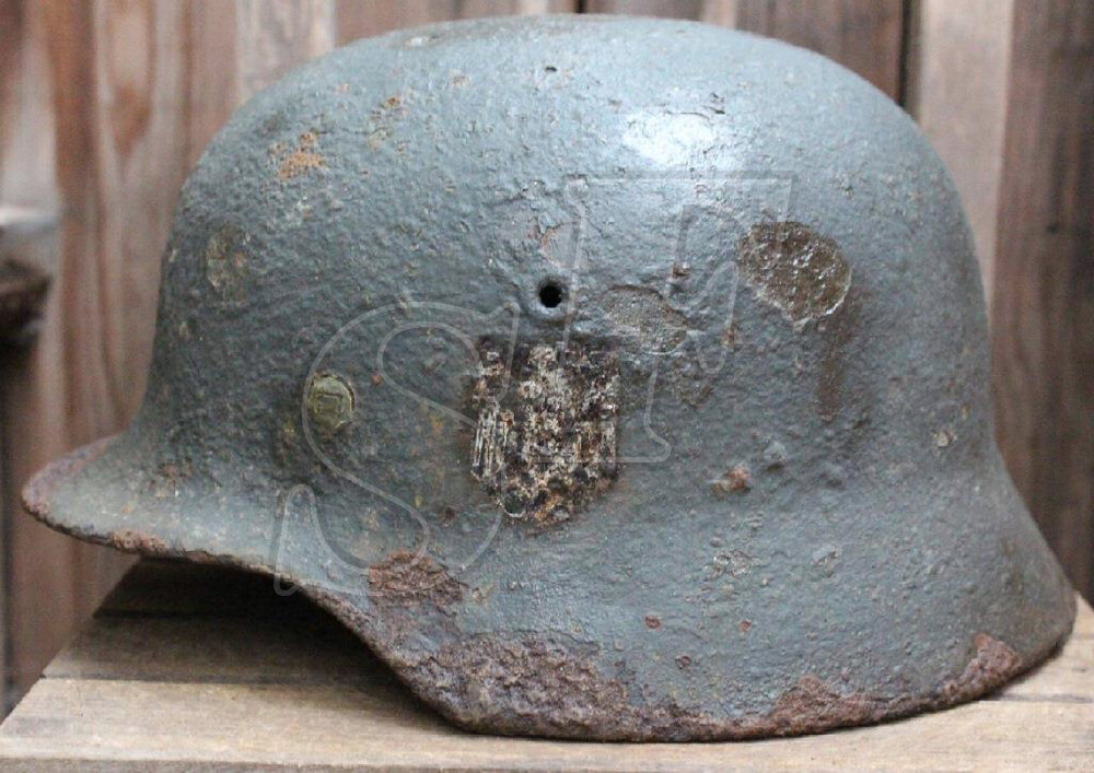 Wehrmacht helmet M40 / from Novgorod