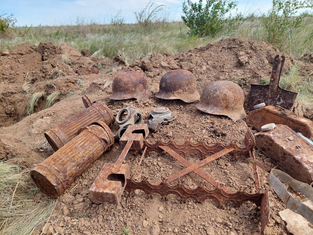 German helmet M40 / from Stalingrad