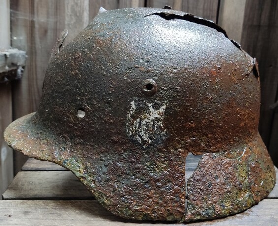Wehrmacht helmet M35 / from Stalingrad