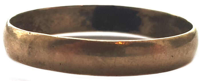Gold wedding ring / from Leningrad