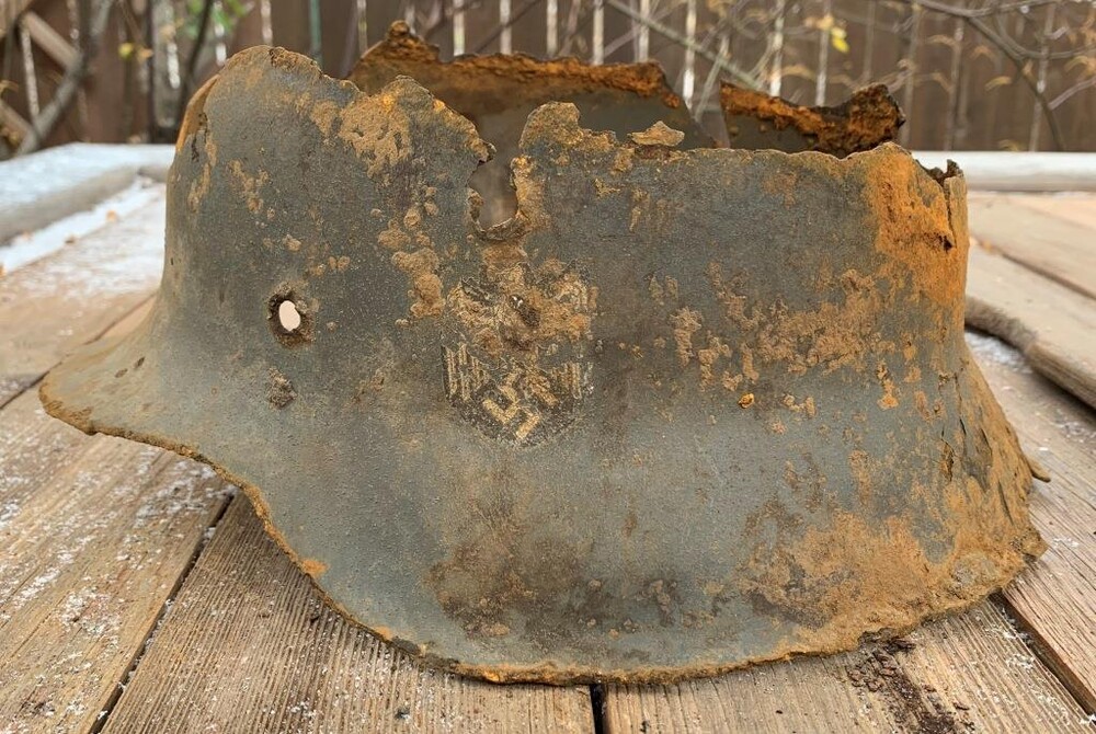 Wehrmacht helmet M40 / from Stalingrad
