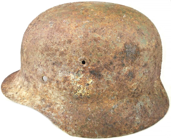 Wehrmacht helmet M40 / from Stalingrad