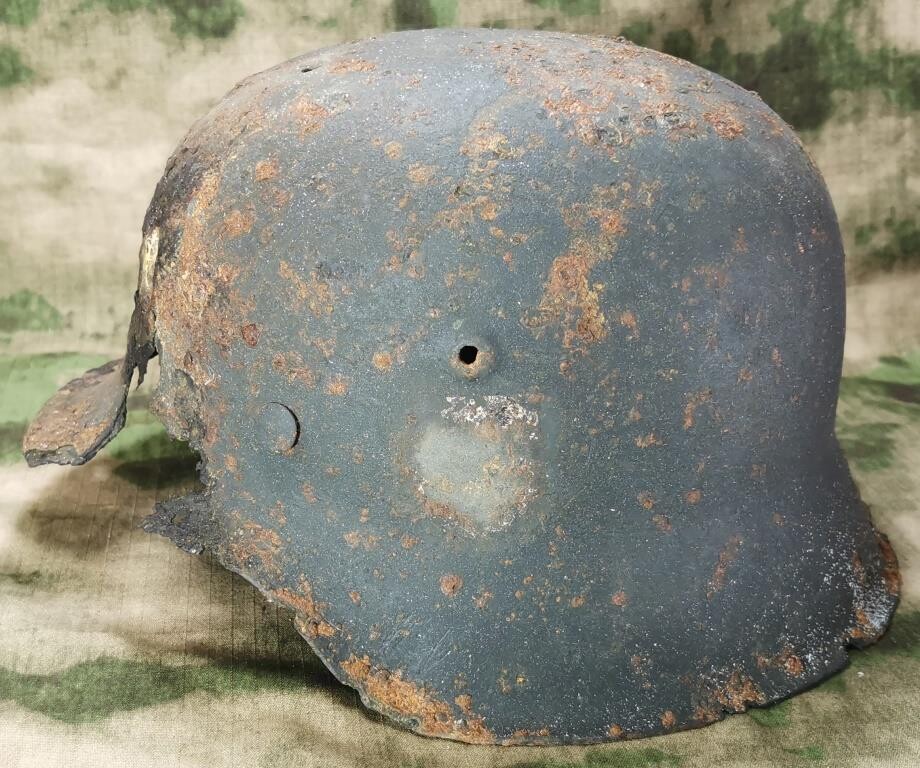Wehrmacht helmet M40 / from Stalingrad