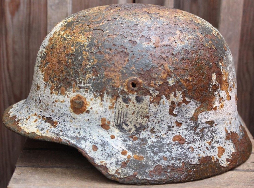 Winter camo Wehrmacht helmet M40 / from Novgorod