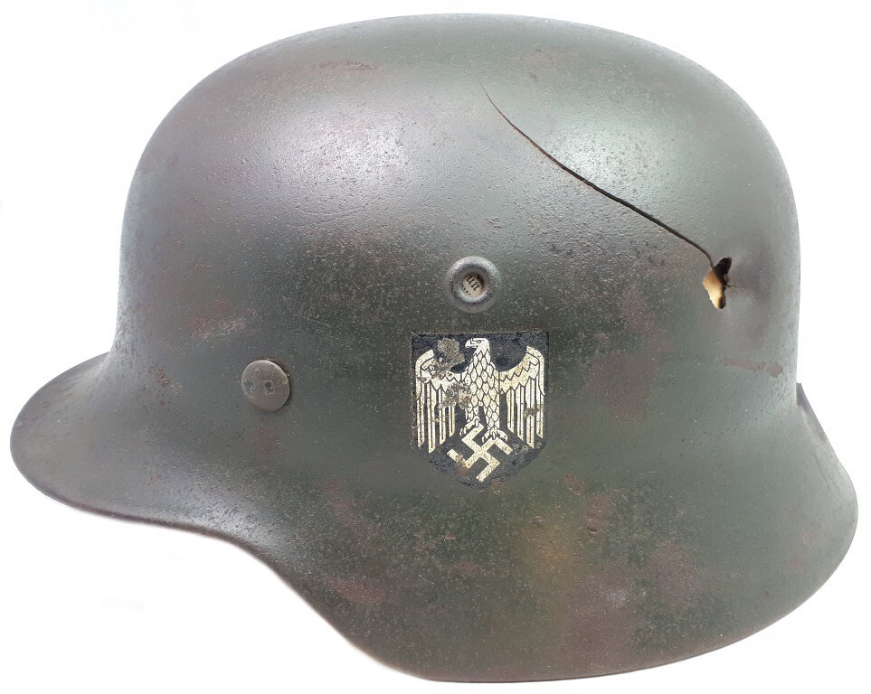 Wehrmacht helmet M40 / from Stalingrad