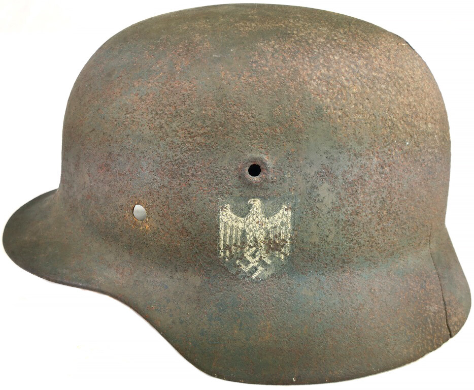 Wehrmacht helmet M40 / from Stalingrad