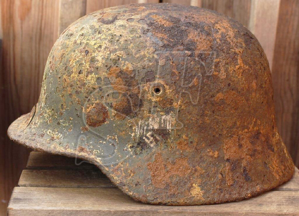 Wehrmacht helmet M40 / from Smolensk