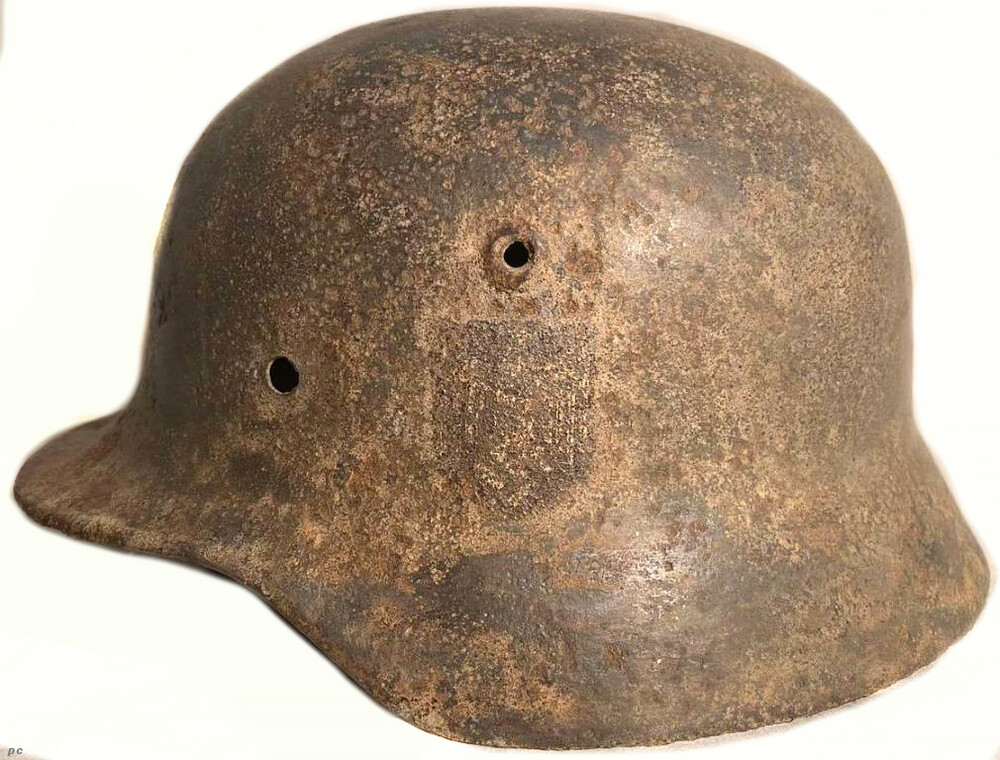 Wehrmacht helmet M40 / from Stalingrad