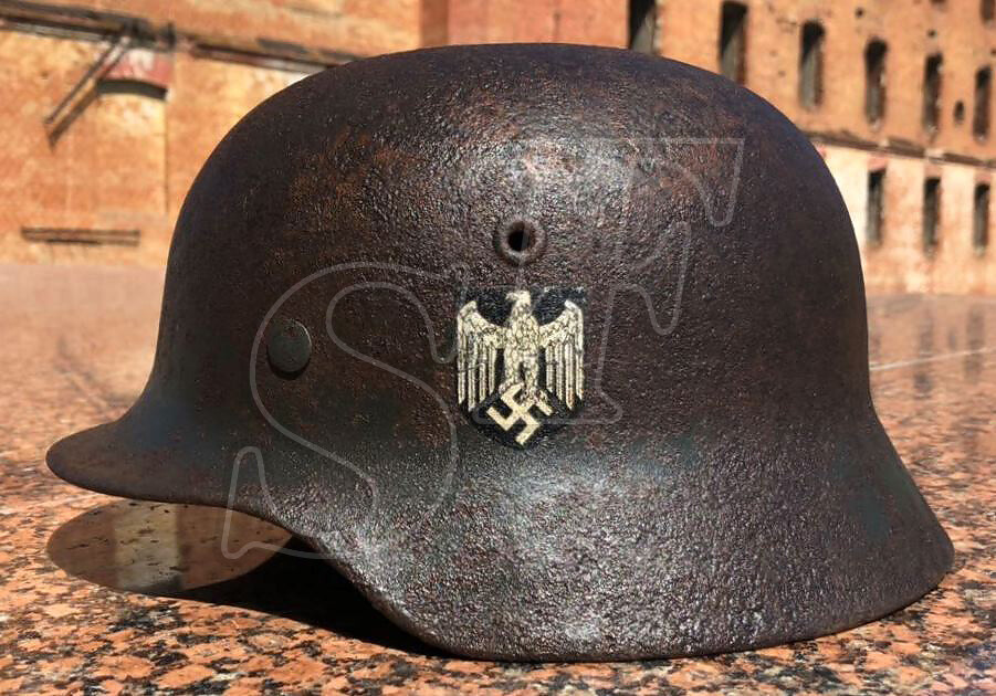 Wehrmacht helmet M40 / from Stalingrad
