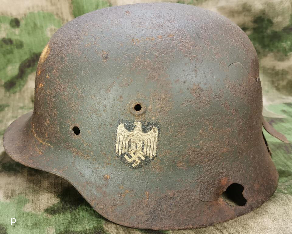Wehrmacht helmet M40 / from Stalingrad