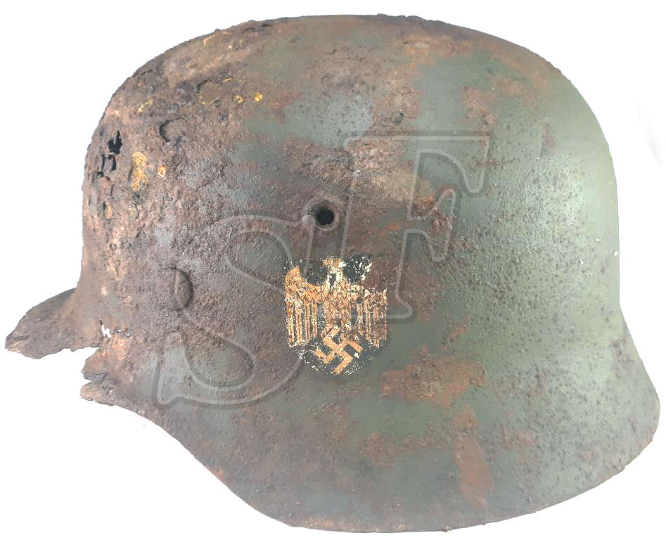 Wehrmacht helmet M40 / from Stalingrad