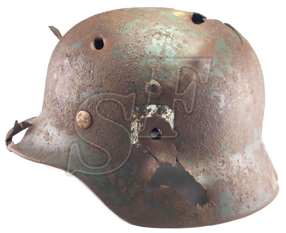 Wehrmacht helmet M35 / from Stalingrad