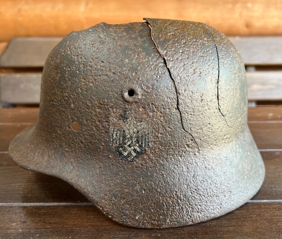 Wehrmacht helmet M40 / from Stalingrad