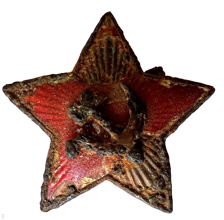 Soviet Red Star insignia / from Stalingrad