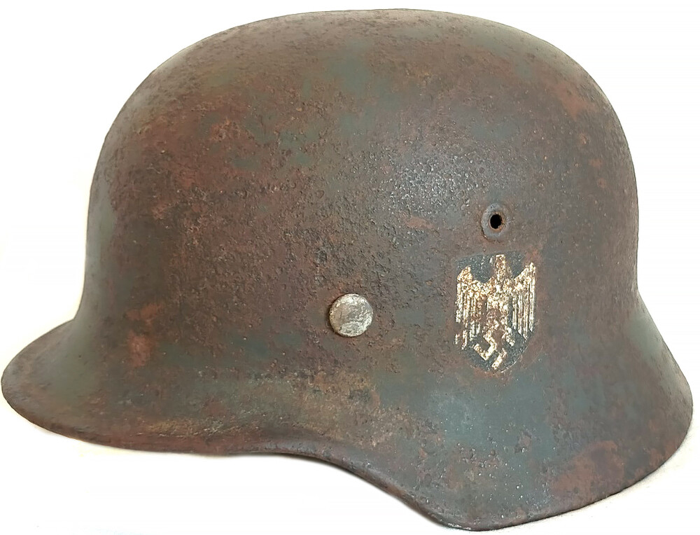 Wehrmacht helmet M40 / from Stalingrad