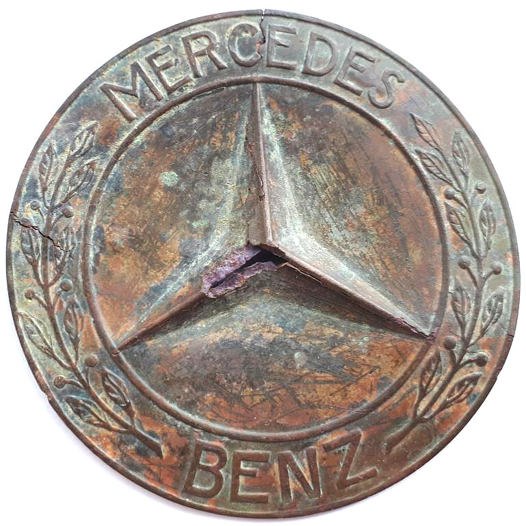 Mercedes-Benz emblem