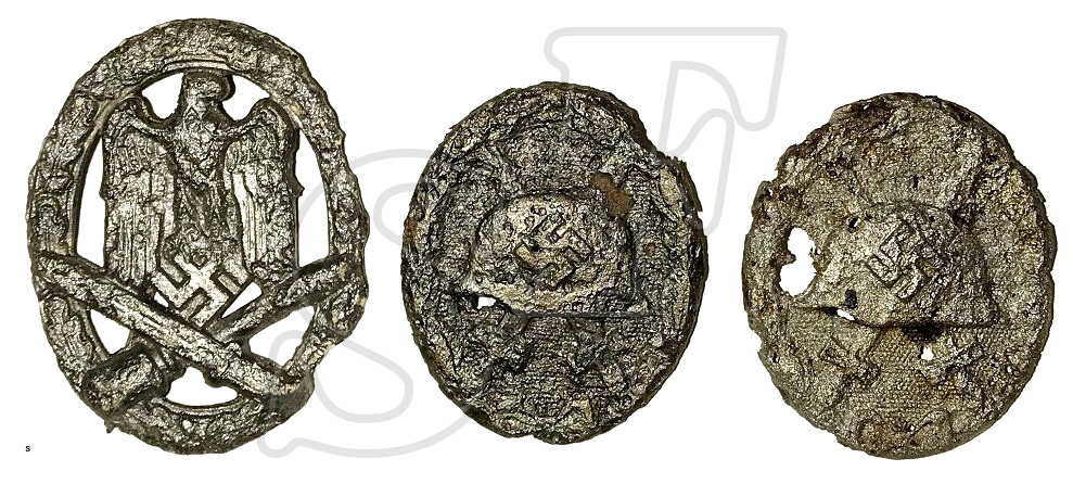 2 Wound Badge + General Assault Badge