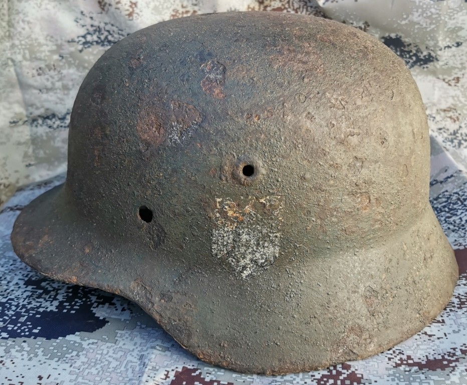 Wehrmacht helmet M40 / from Leningrad
