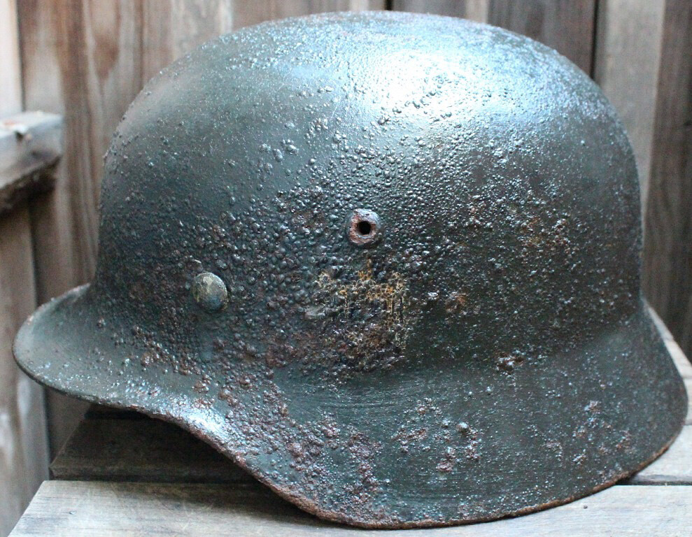 Wehrmacht helmet M35 / from Stalingrad