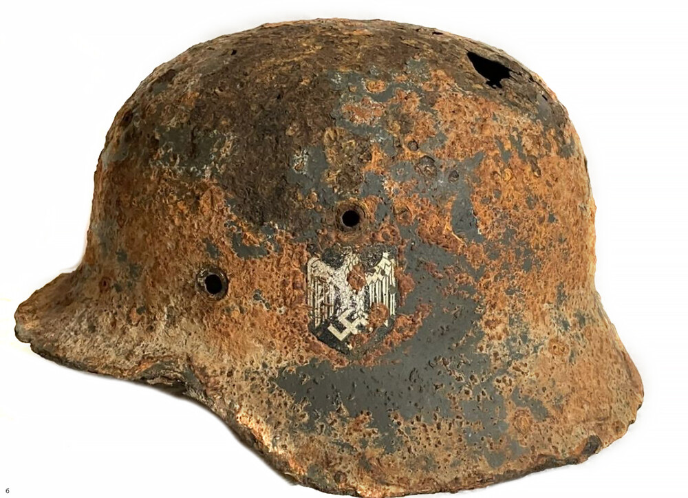 Wehrmacht helmet M40 / from Stalingrad
